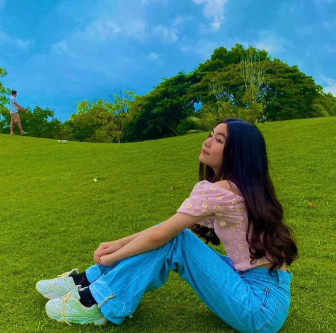 Sắc màu SV 2/8: Những nam thanh nữ tú con lai "nổi bần bật" vì quá đẹp ảnh 16