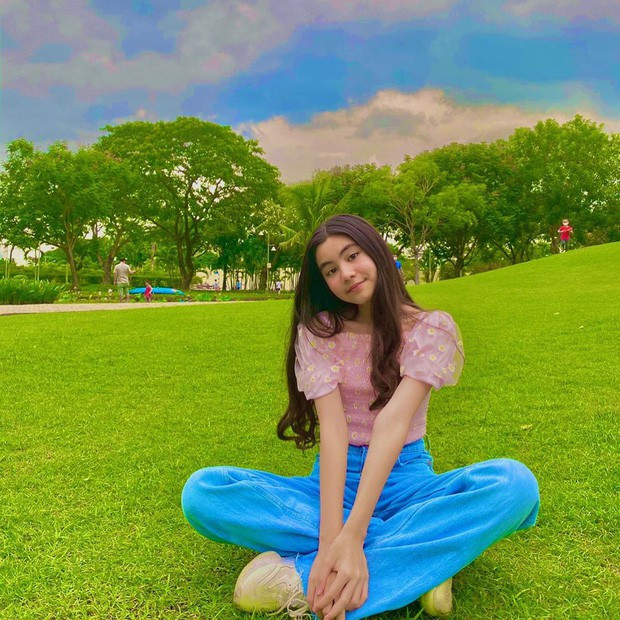 Sắc màu SV 2/8: Những nam thanh nữ tú con lai "nổi bần bật" vì quá đẹp ảnh 15