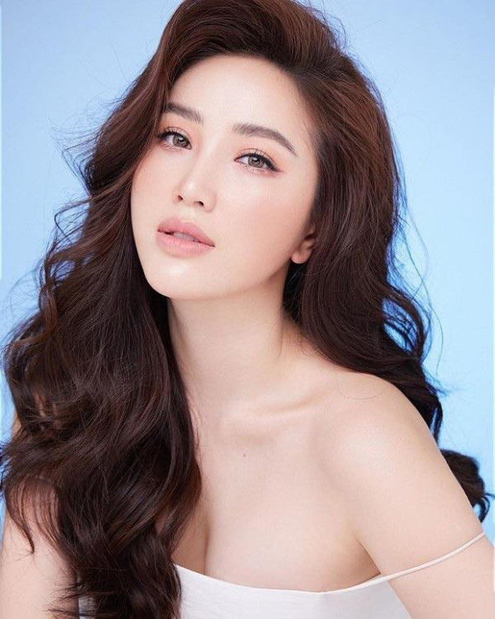 Ngọc Trinh tự thưởng đồng hồ hơn 1,8 tỷ đồng; Chi Pu sexy hết cỡ diện trang phục bikini ảnh 20