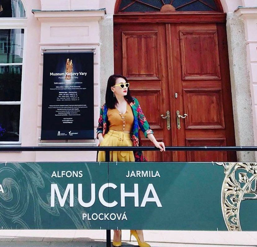 Showbiz 18/6: H'Hen Niê đi chân trần dưới mưa gây “sốt”, Hoàng Thùy Linh - Gil Lê tình tứ ảnh 7