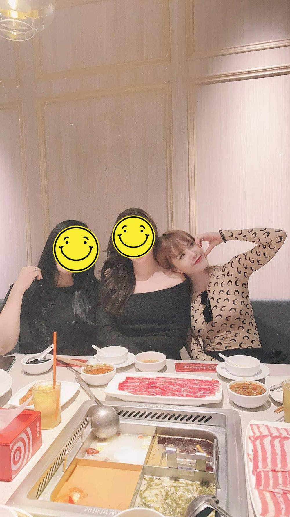 “Thả rông” khoác vét ra sân bay: Quỳnh Thư khiến người đối diện “đỏ mặt“ ảnh 12