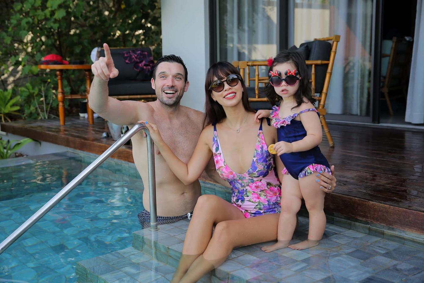 Showbiz 27/6: Nghi vấn hội bạn thân “cạch mặt” Chi Pu; Ngọc Trinh, Noo Phước Thịnh tình tứ ảnh 12