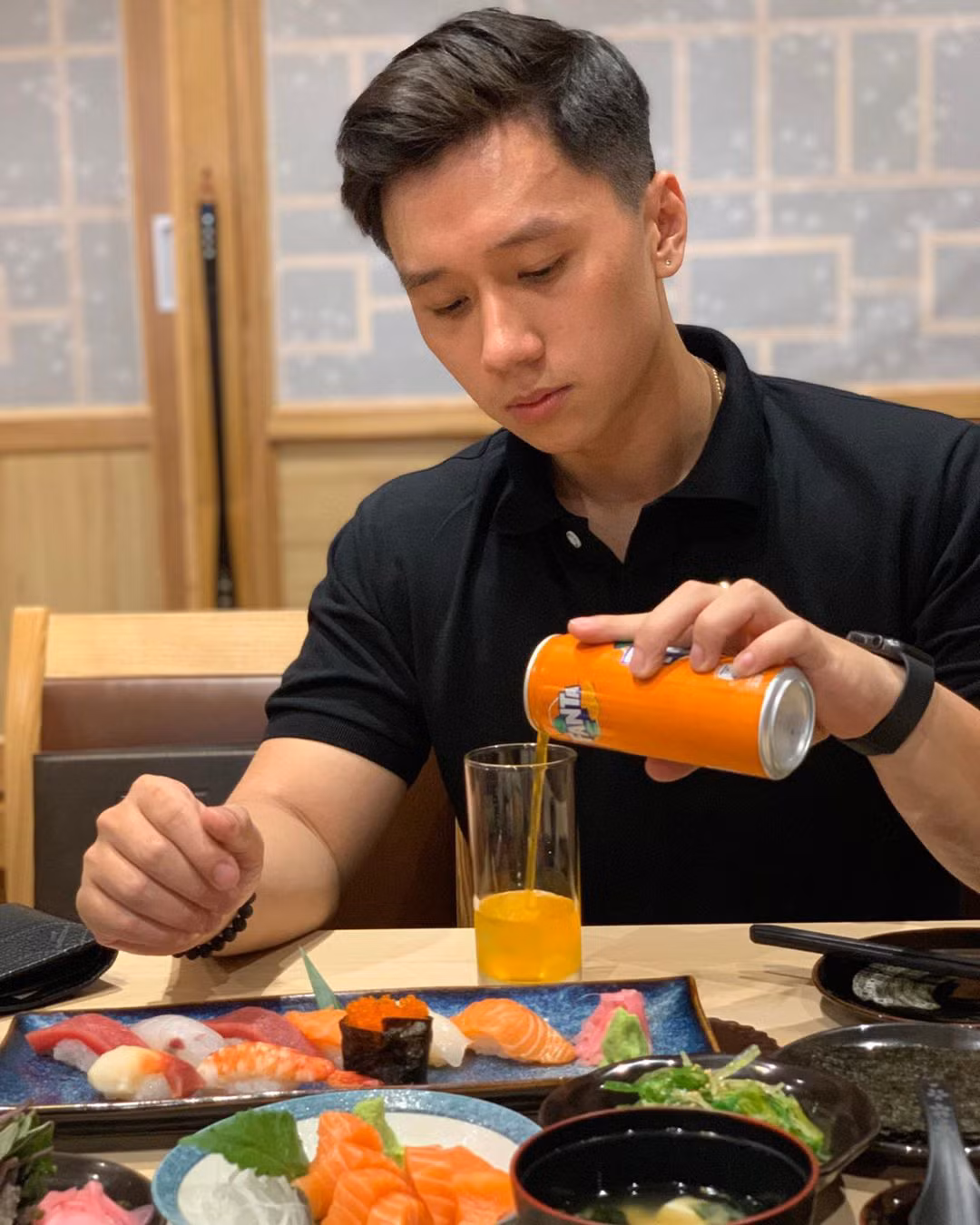 Sắc màu SV 4/8: Nữ sinh đẹp tựa diễn viên Hoa ngữ; hot boy TikTok triệu view mới nổi ảnh 12