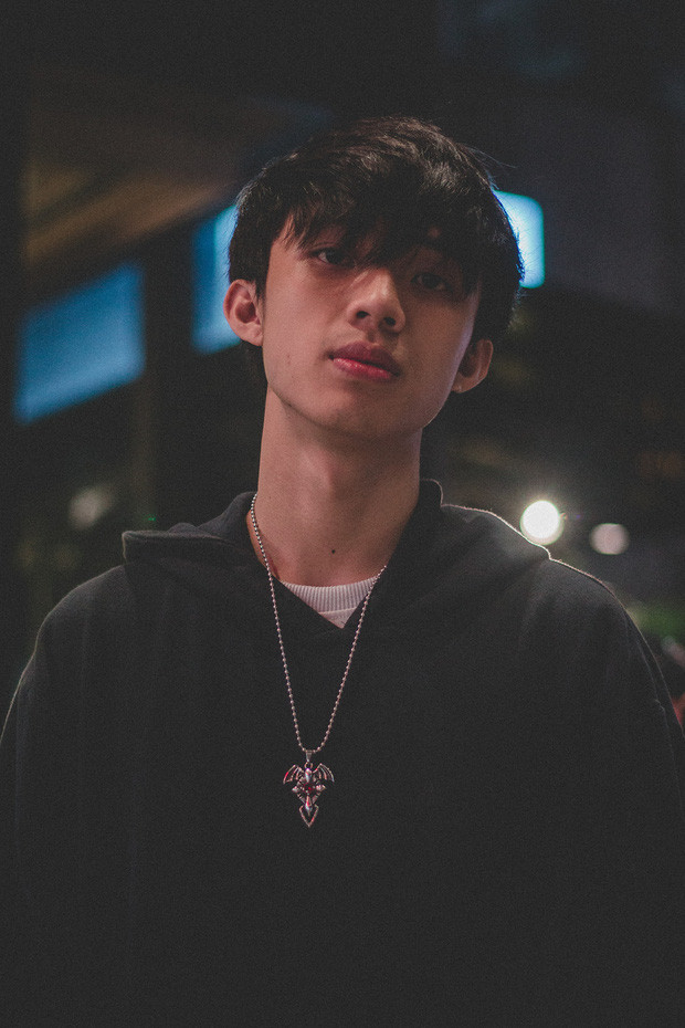 Nam sinh 2003 khí chất ngút ngàn; cô gái 9X gây tiếng vang ở triển lãm chiếu cói ảnh 13