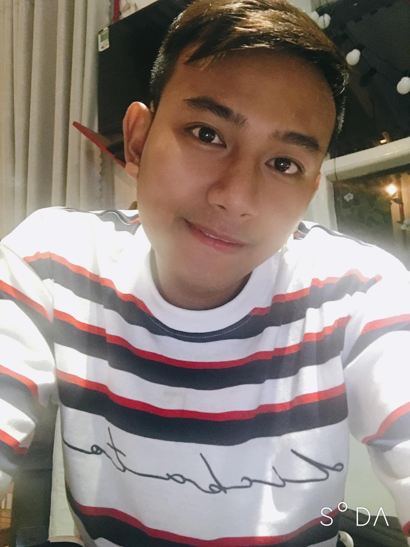 Mỹ Tâm phủ nhận tin đồn mang thai; Ngọc Trinh “táo bạo” diện đầm cắt xẻ hở gần hết ngực ảnh 21