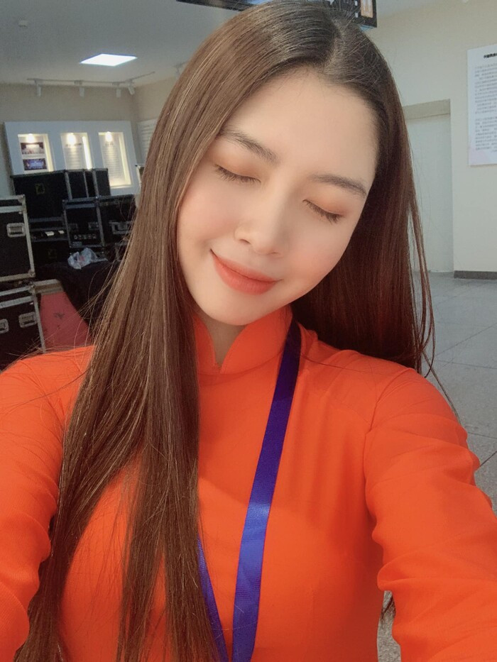 Sắc màu SV 26/7: Nữ tiếp viên trưởng 22 tuổi, 10X thi hoa hậu là du học sinh ảnh 3