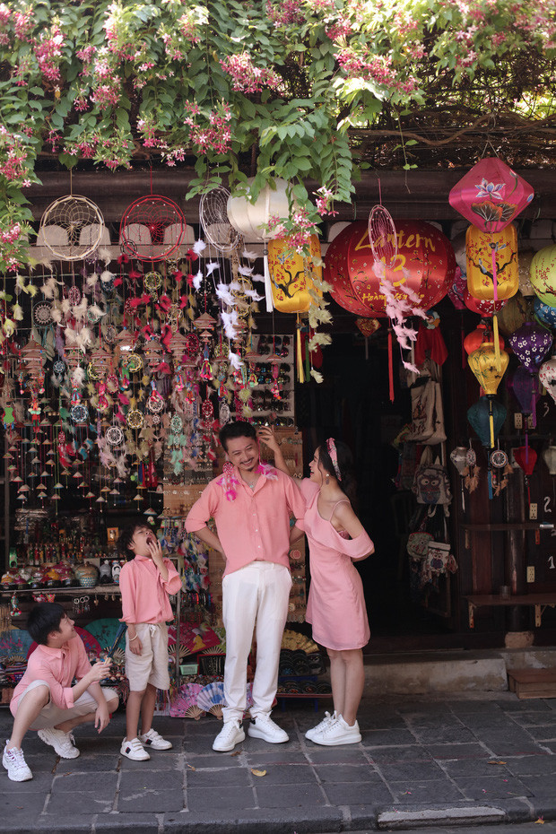 Showbiz 31/7: Midu hoãn “kiếm” chồng vì COVID-19, Jun Phạm chia sẻ đêm “chill” an toàn ảnh 23