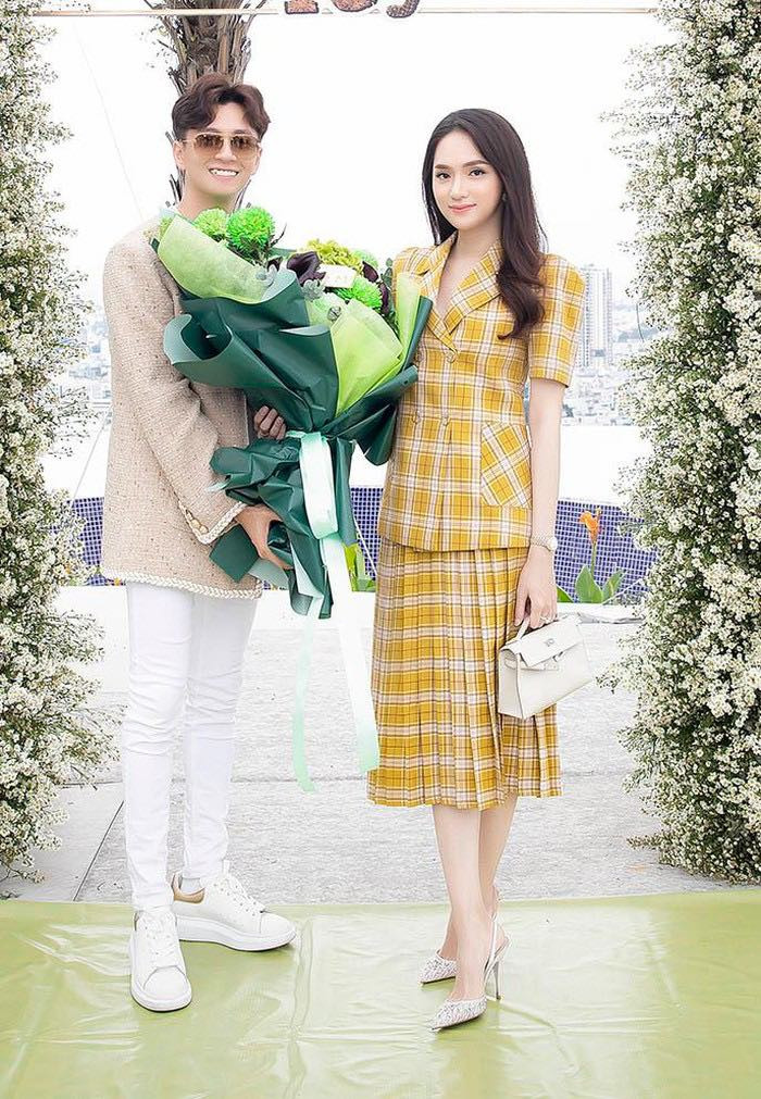 Ngọc Trinh tạo dáng... trên bàn ăn; Lan Khuê không được đi chơi vì lý do bất khả kháng ảnh 13