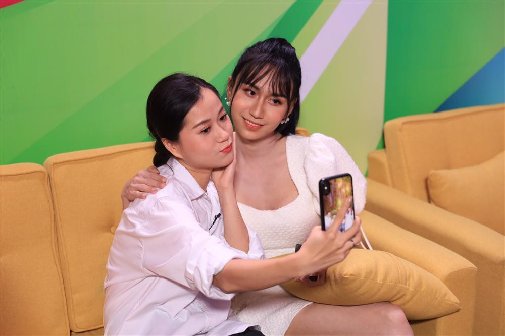 Showbiz 19/6: Minh Hằng tung ảnh hở bạo đón sinh nhật, Lynk Lee nhan sắc thăng hạng ảnh 6