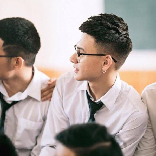 Sắc màu SV 2/8: Những nam thanh nữ tú con lai "nổi bần bật" vì quá đẹp ảnh 12