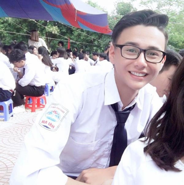 Sắc màu SV 2/8: Những nam thanh nữ tú con lai "nổi bần bật" vì quá đẹp ảnh 11