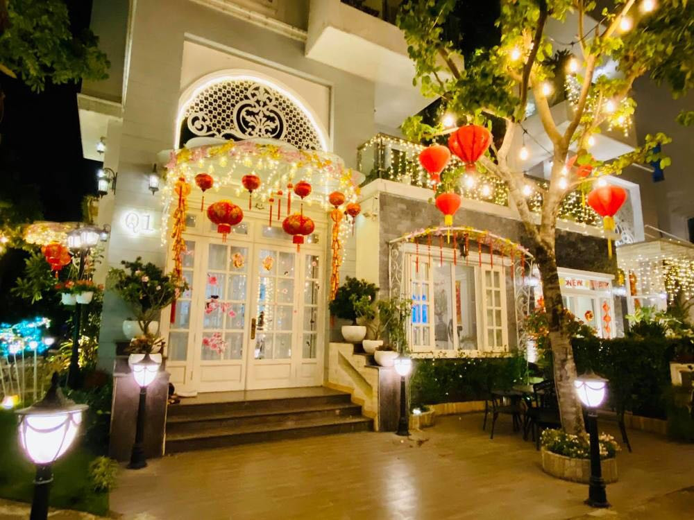 Ngọc Trinh tự thưởng đồng hồ hơn 1,8 tỷ đồng; Chi Pu sexy hết cỡ diện trang phục bikini ảnh 4