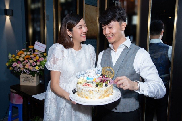 Vũ Khắc Tiệp rao bán ổi trên xe khách; Ngọc Trinh tung bộ ảnh kẹo ngọt đánh dấu tuổi 31 ảnh 2