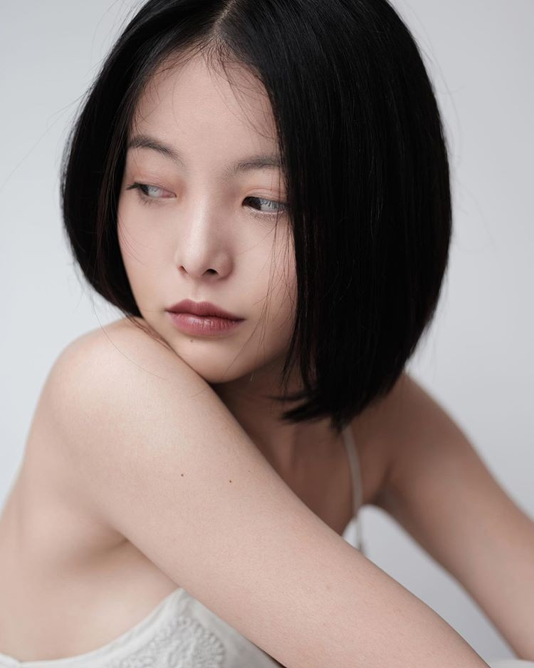 Sắc màu SV 28/7: Hotgirl 9X khoe gương mặt sắc lạnh quyến rũ; nữ sinh có chiều cao “khủng“ ảnh 2