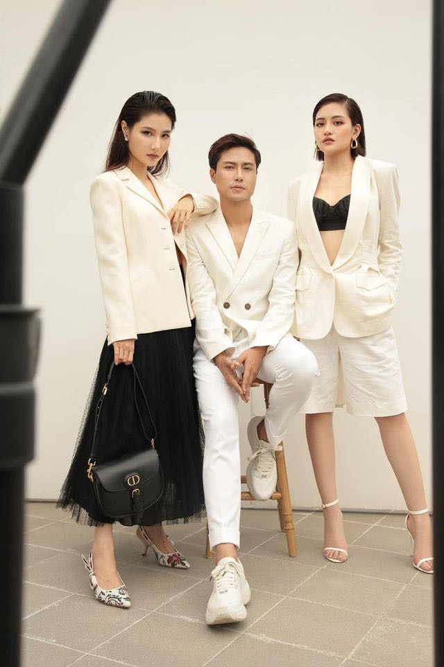 Thủy Tiên khoe ảnh tự tin mặc đồ ngủ, để mặt mộc; Mr. Siro khiến fan “sốc” vì quá gầy ảnh 1