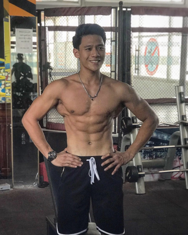 Sắc màu SV 27/6: Sinh viên Hà Nội “vật lộn” với nắng nóng, nữ sinh Ngân hàng xinh như mộng ảnh 11