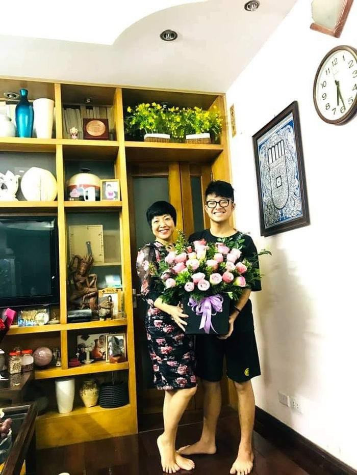 Lã Thanh Huyền đổi kiểu tóc dịu dàng nữ tính. Cao Thái Sơn bất ngờ đăng status tiêu cực ảnh 8