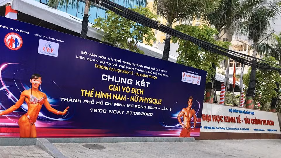 Sắc màu SV 27/6: Sinh viên Hà Nội “vật lộn” với nắng nóng, nữ sinh Ngân hàng xinh như mộng ảnh 18