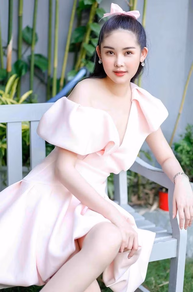 Showbiz 27/6: Nghi vấn hội bạn thân “cạch mặt” Chi Pu; Ngọc Trinh, Noo Phước Thịnh tình tứ ảnh 6