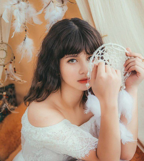 Sắc màu SV 2/8: Những nam thanh nữ tú con lai "nổi bần bật" vì quá đẹp ảnh 13