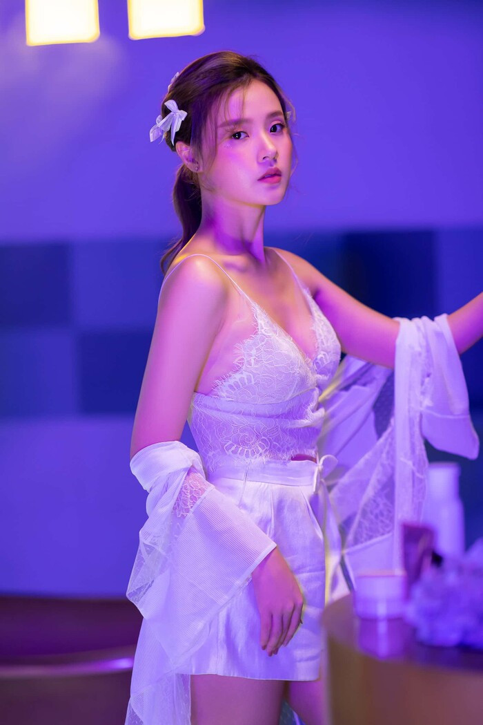 Showbiz 31/7: Midu hoãn “kiếm” chồng vì COVID-19, Jun Phạm chia sẻ đêm “chill” an toàn ảnh 10