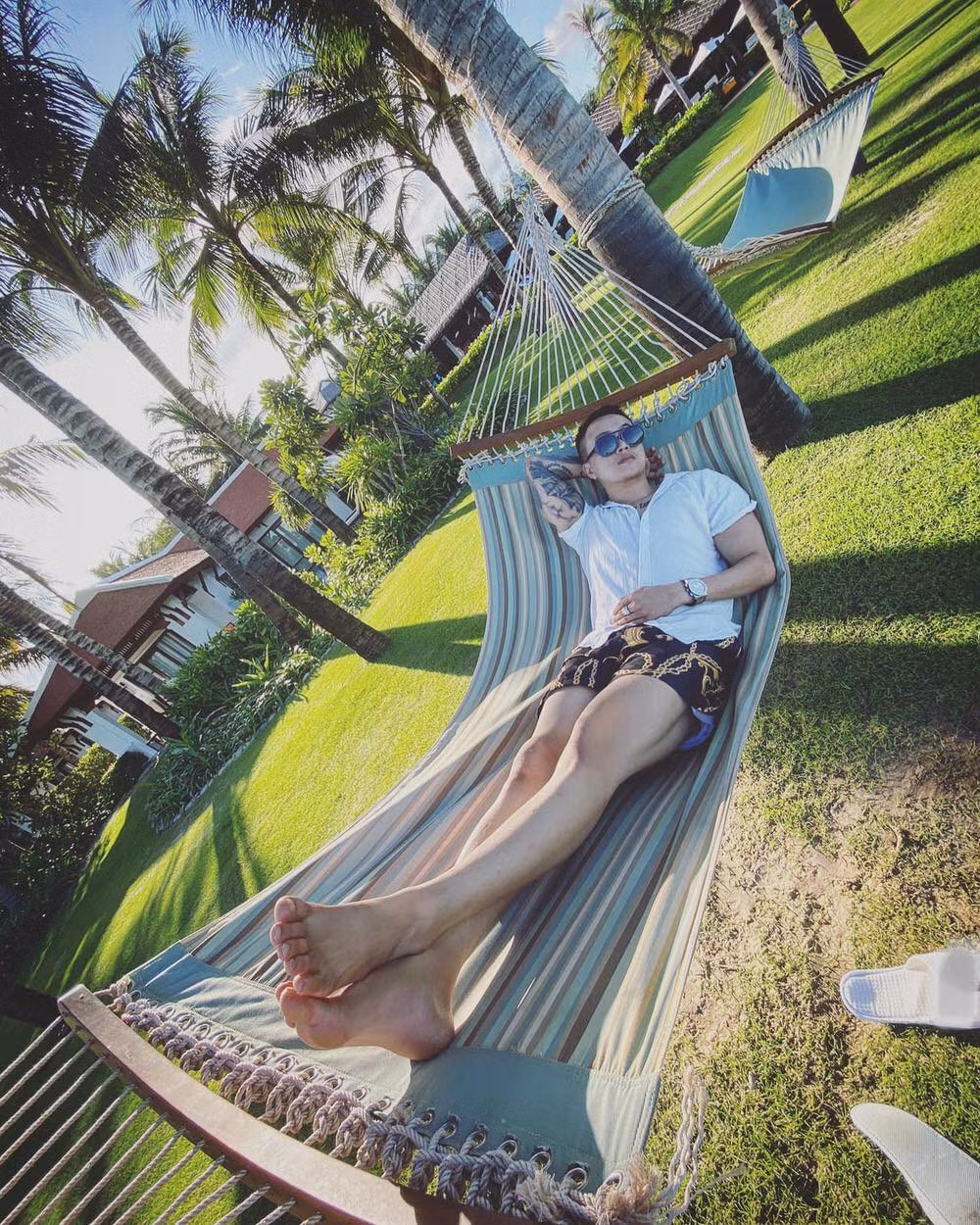 Hiền Hồ bất ngờ nữ tính với kiểu tóc mới; H'Hen Niê tự tin với túi cói đi chợ ảnh 12