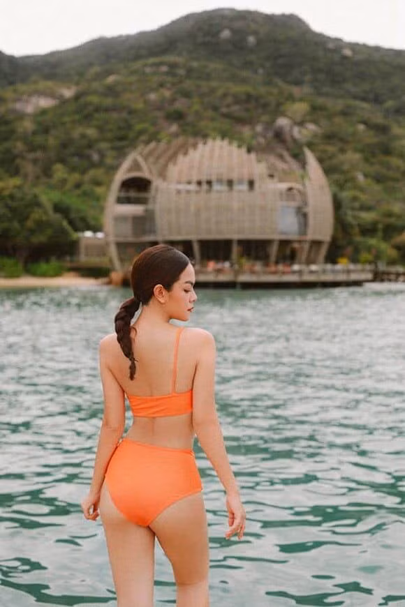 Phạm Quỳnh Anh diện bikini khoe sắc vóc mẹ 2 con, Ngô Thanh Vân liên tục thả tính trên MXH ảnh 6