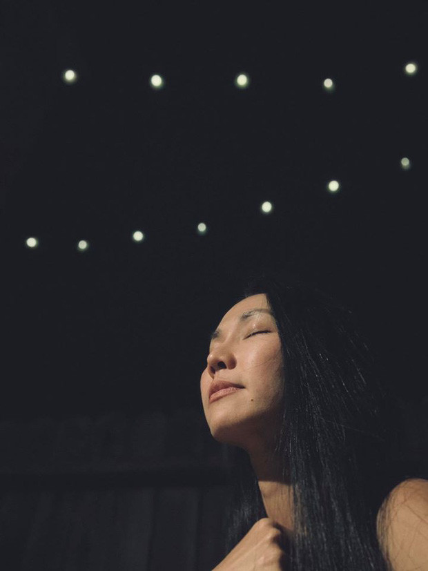 Showbiz 29/6: Midu khoe vòng 1 căng đét, nghi vấn Hoài Lâm về quê bán cafe vỉa hè mưu sinh ảnh 12