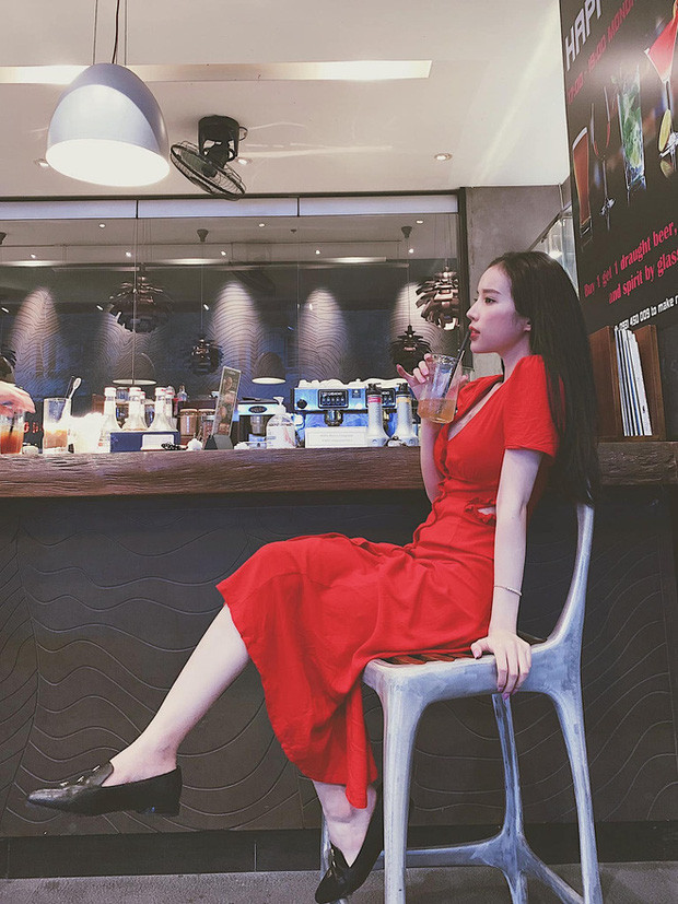 Showbiz 4/7: Ly Ly vui vẻ, mặc Châu Đăng Khoa đòi đền bù 15,5 tỷ; Thu Trang khoe “có bầu“ ảnh 1