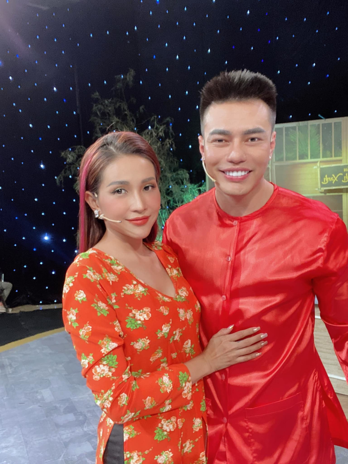 Showbiz 21/6: Gia đình Hoa dâm bụt khoe body “bỏng mắt”, Đàm Thu Trang lộ bụng to thấy rõ ảnh 14