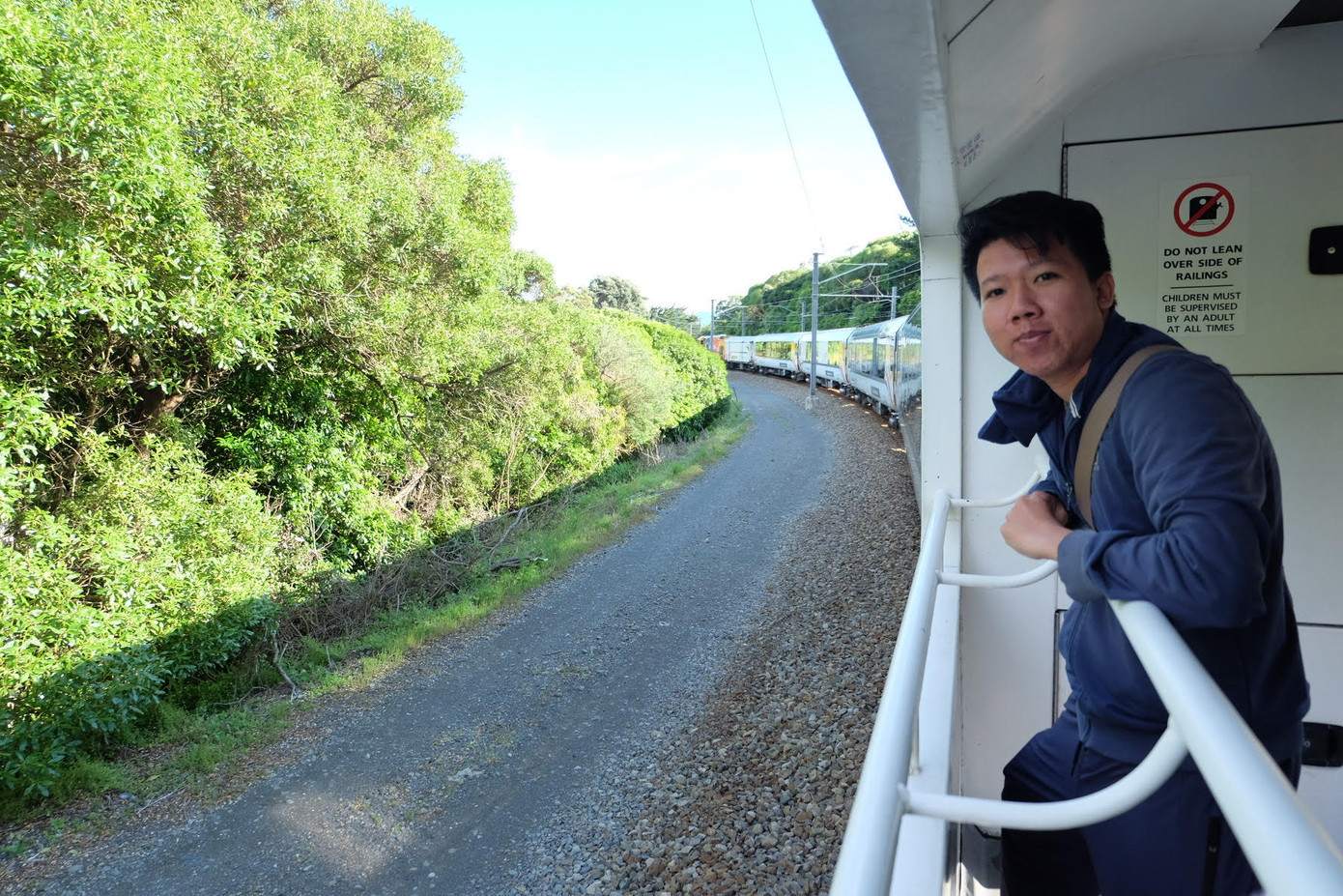 Khoa “khô gà” truyền cảm hứng tích cực qua cuốn sách “Đi qua hai mùa dịch“ ảnh 1