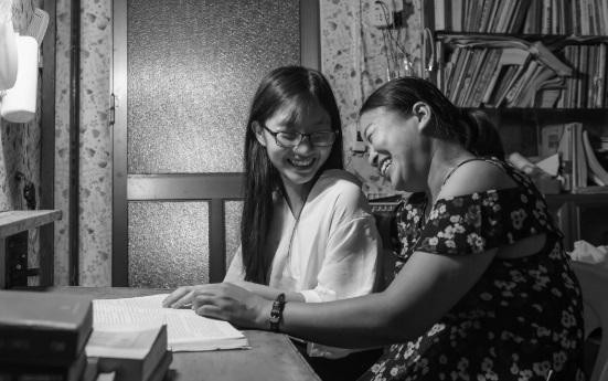 Sắc màu SV 24/6: Cô gái bại não thành sinh viên trường Luật, hot girl cơ khí gây sốt mạng ảnh 1