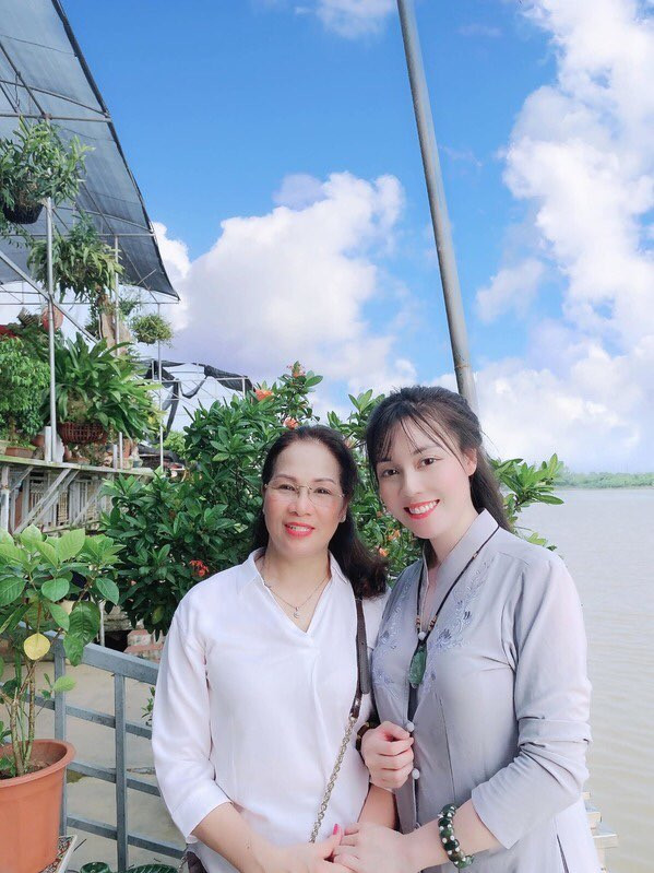 Chi Pu diện tất mỏng xuyên thấu; Phương Oanh liên tục tậu nhà sang ở tuổi 31 ảnh 15