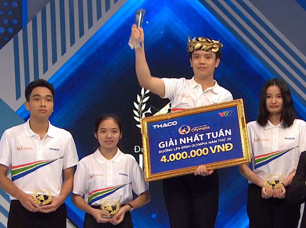 Nam sinh suýt 'tay không bắt giặc' khi về đích giành nguyệt quế Olympia ảnh 3