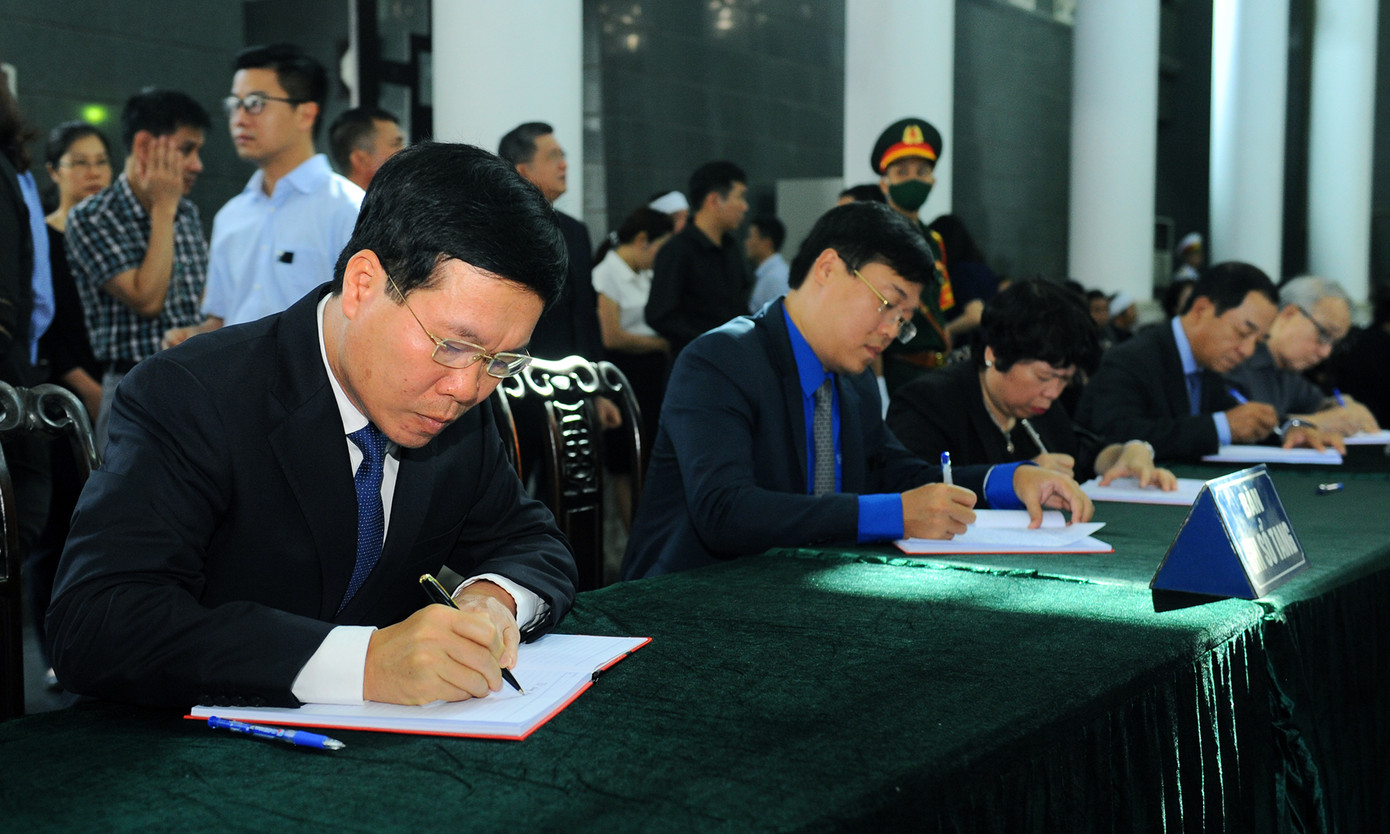 Lãnh đạo Đảng, Nhà nước ghi sổ tang viếng đồng chí Vũ Mão ảnh 3