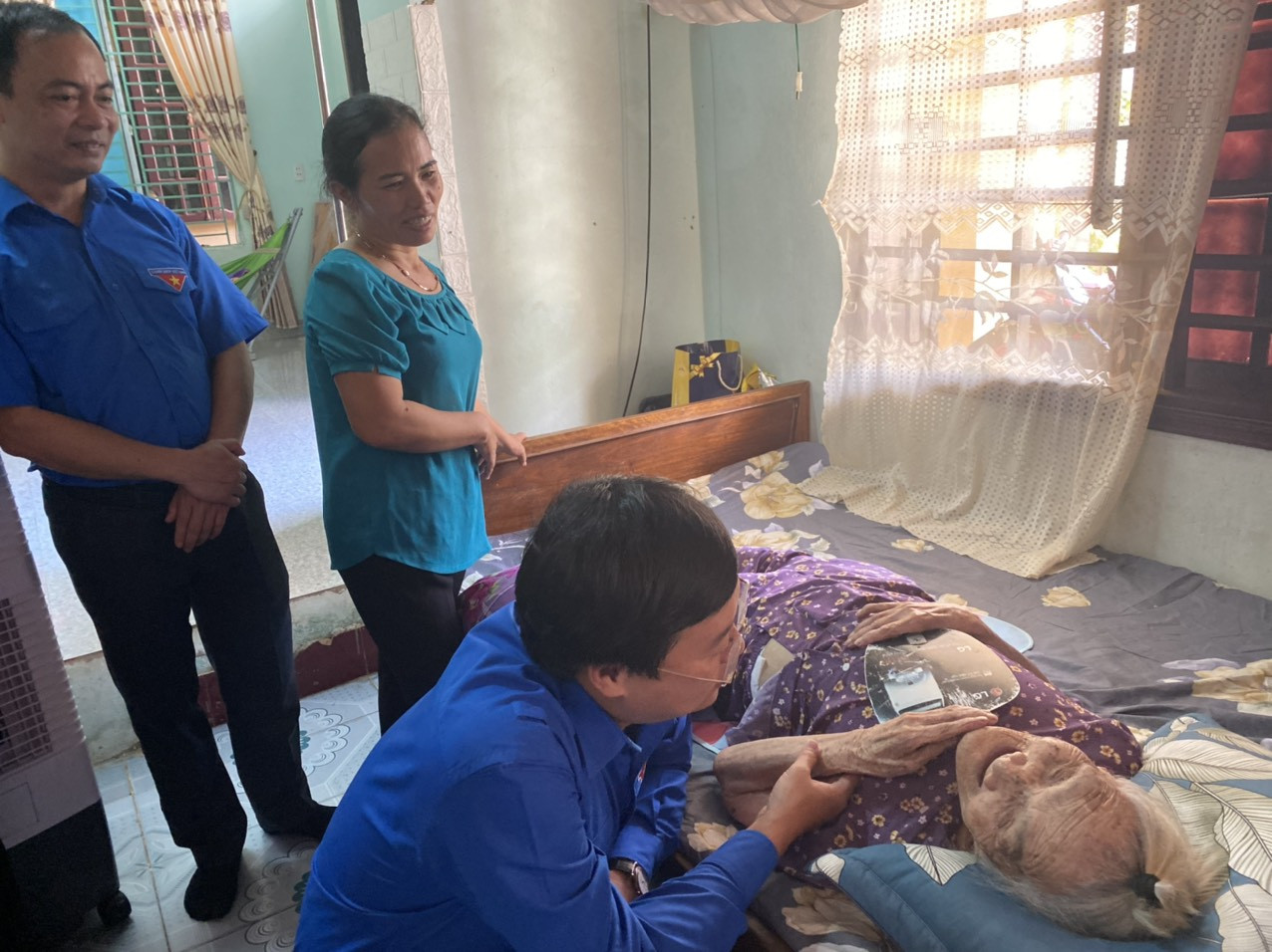 Dựng nhà tặng cựu thanh niên xung phong có hoàn cảnh khó khăn ảnh 1