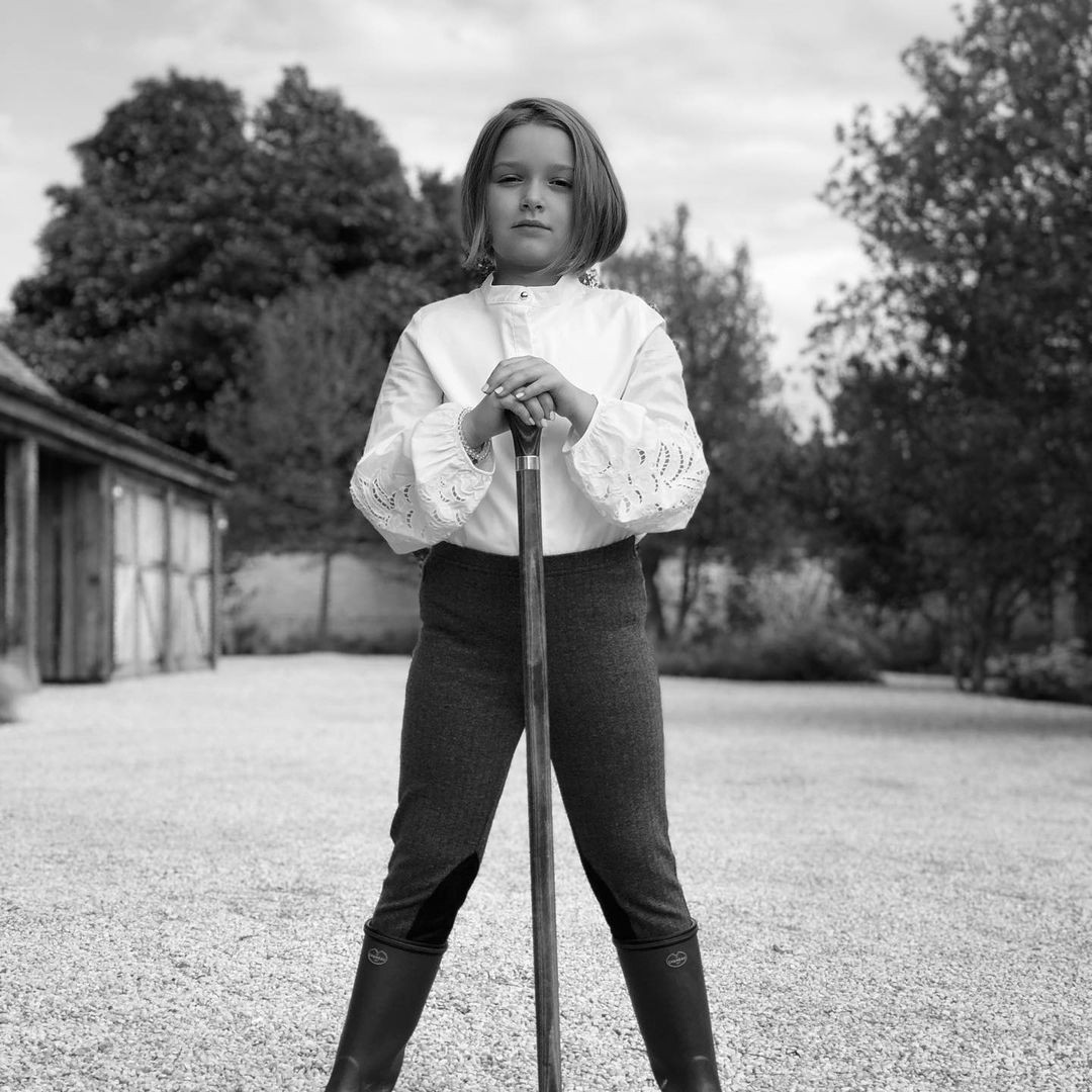 Con gái Beckham chúc mừng ngày phụ nữ, mới 10 tuổi đã phổng phao thấy rõ ảnh 4