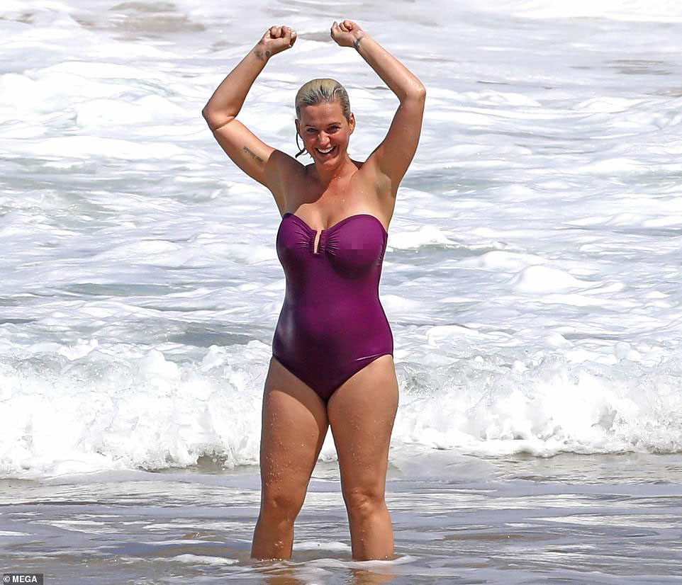 Lộ hình thể đẫy đà khi mặc đồ bơi, mẹ bỉm sữa Katy Perry ghi điểm với mặt mộc xuất sắc ảnh 5