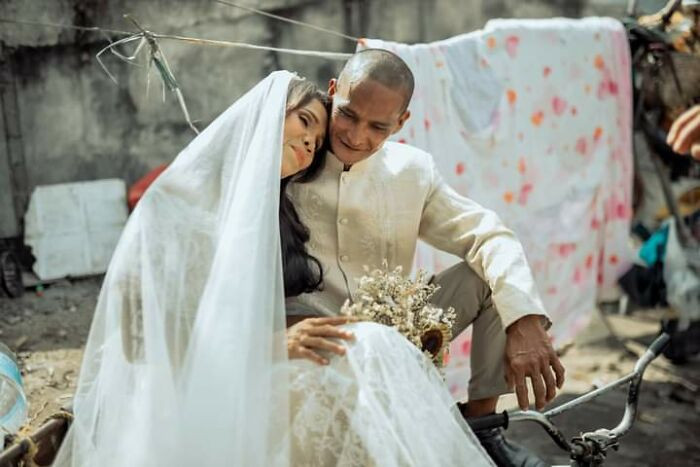 Bộ ảnh cưới của cặp đôi vô gia cư sống chung 24 năm chưa từng vào lễ đường ảnh 12