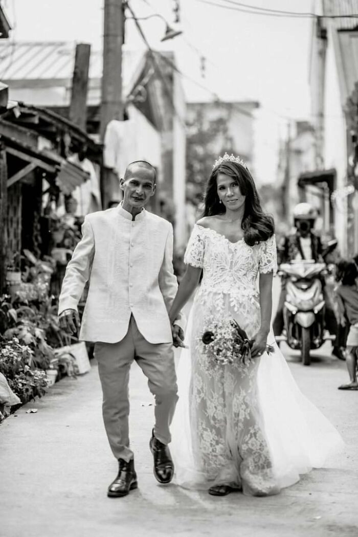 Bộ ảnh cưới của cặp đôi vô gia cư sống chung 24 năm chưa từng vào lễ đường ảnh 17