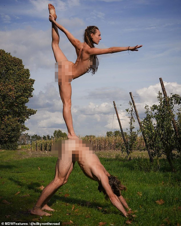 Cặp đôi vũ công đi khắp nơi chụp ảnh khỏa thân ảnh 3