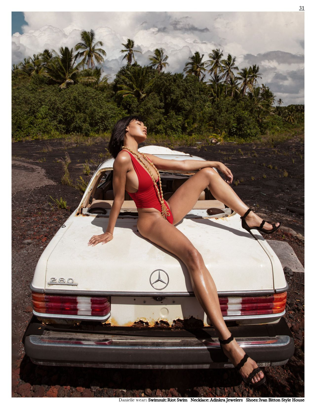 Sắc vóc nóng bỏng 'thiêu đốt' ánh nhìn của mẫu áo tắm Danielle Herrington ảnh 3