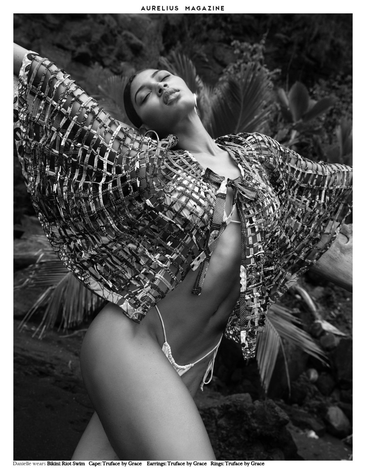 Sắc vóc nóng bỏng 'thiêu đốt' ánh nhìn của mẫu áo tắm Danielle Herrington ảnh 1