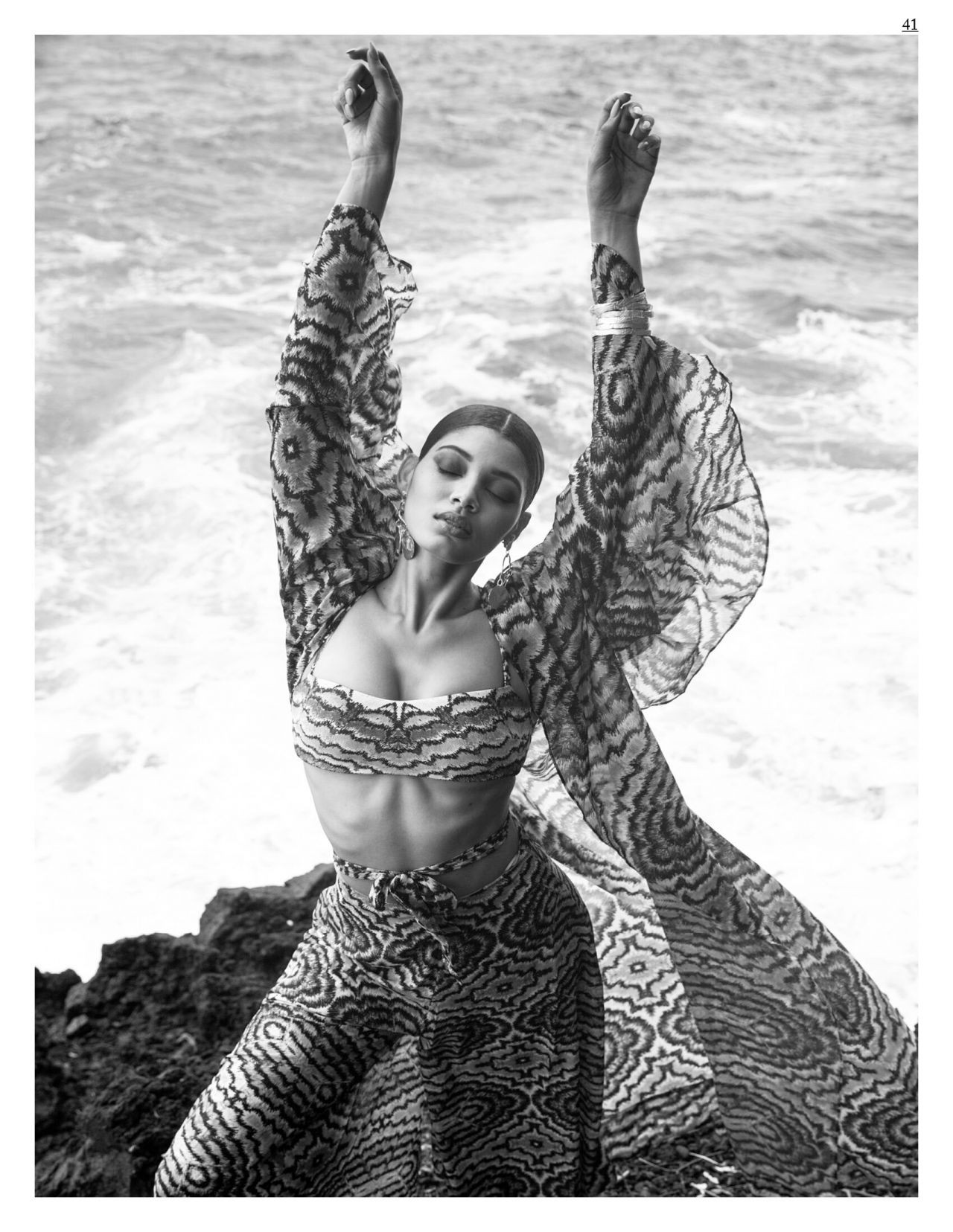 Sắc vóc nóng bỏng 'thiêu đốt' ánh nhìn của mẫu áo tắm Danielle Herrington ảnh 4