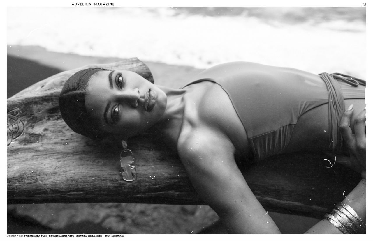 Sắc vóc nóng bỏng 'thiêu đốt' ánh nhìn của mẫu áo tắm Danielle Herrington ảnh 7