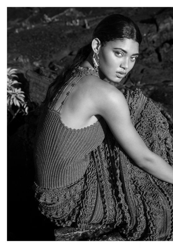 Sắc vóc nóng bỏng 'thiêu đốt' ánh nhìn của mẫu áo tắm Danielle Herrington ảnh 2