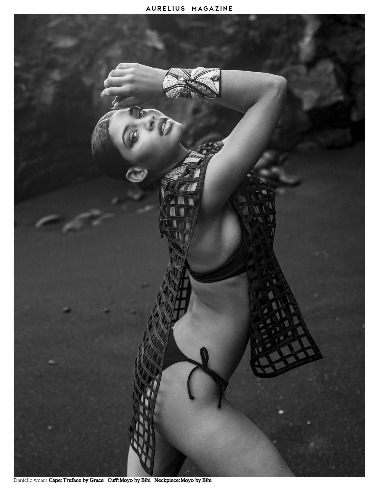 Sắc vóc nóng bỏng 'thiêu đốt' ánh nhìn của mẫu áo tắm Danielle Herrington ảnh 10