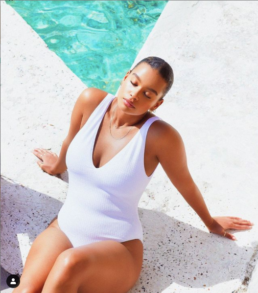 Vẻ đẹp 'bốc lửa' của mẫu nội y 9x có vòng ba hơn 1m ảnh 5