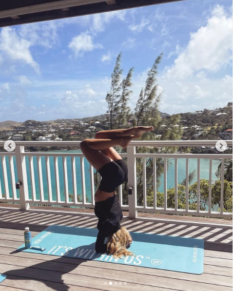 Mẫu nội y 9x Cindy Prado gợi cảm 'từng cm' với bikini ảnh 5