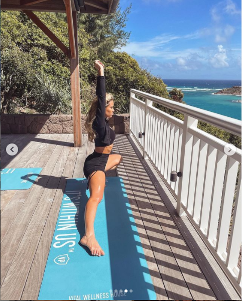 Mẫu nội y 9x Cindy Prado gợi cảm 'từng cm' với bikini ảnh 8